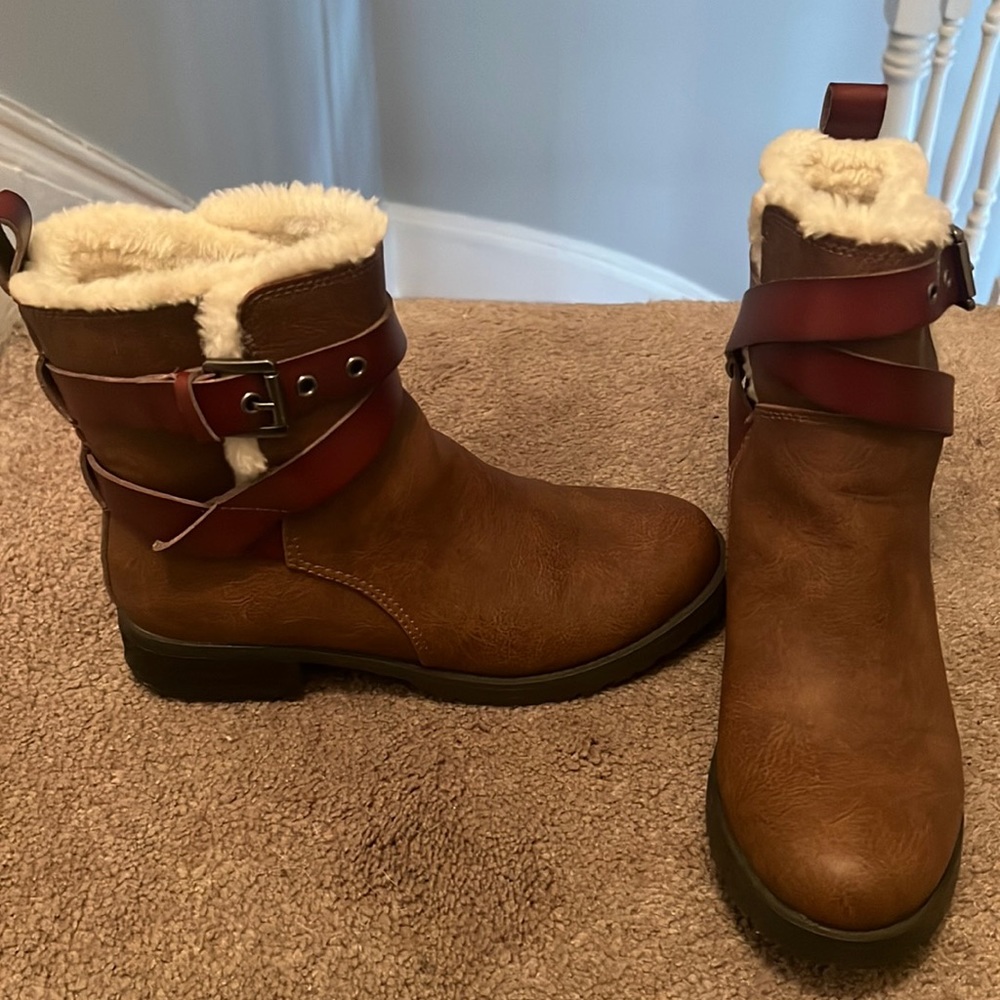 LIKE NEW AMERICAN EAGLE BOOTS